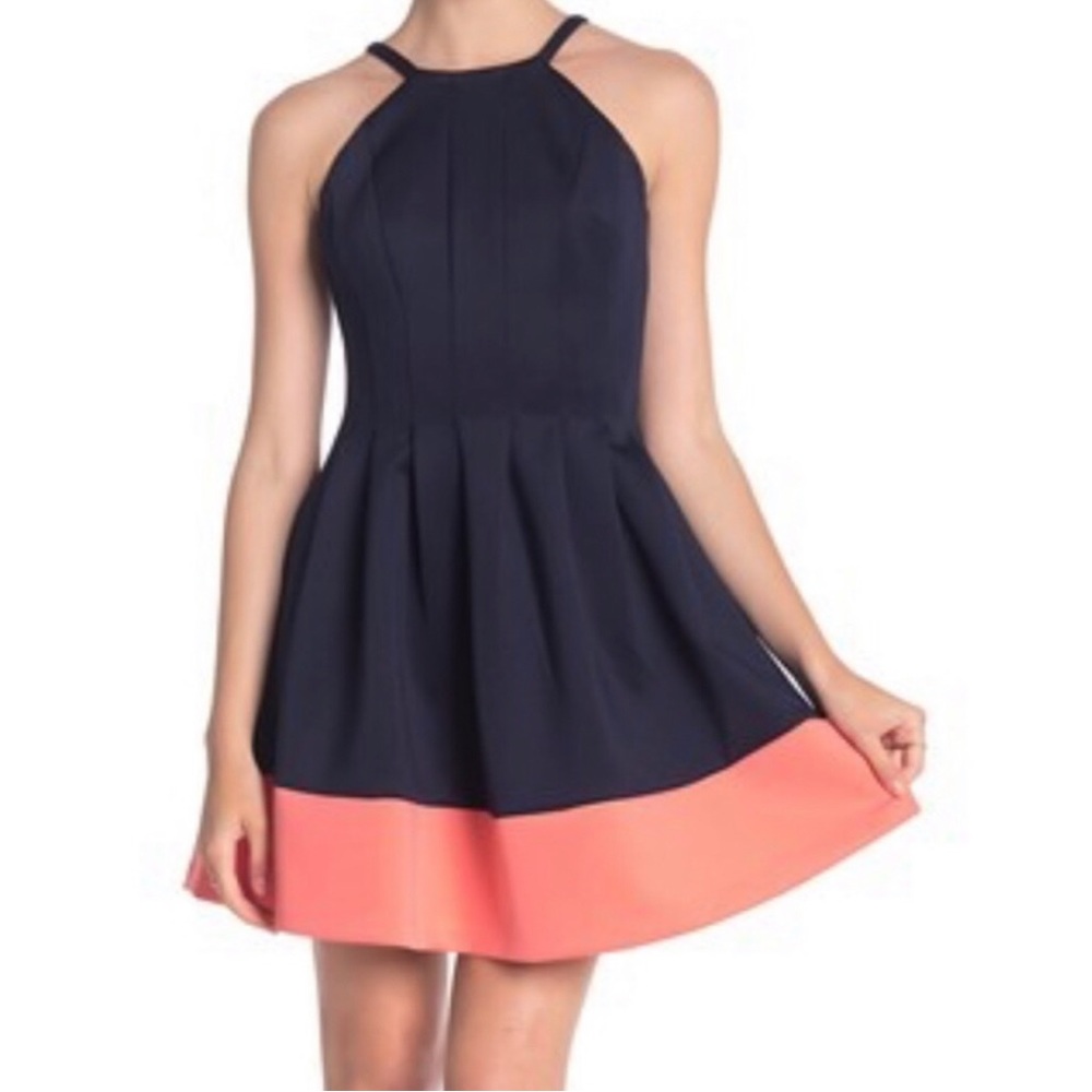 Navy and Peach Vince Camuto Sheath dress 👗